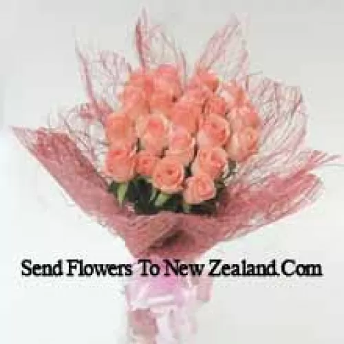 Bouquet de 21 roses roses avec des remplissages saisonniers