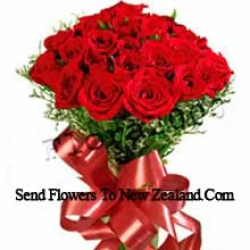 Bouquet de 25 roses rouges avec des remplissages saisonniers