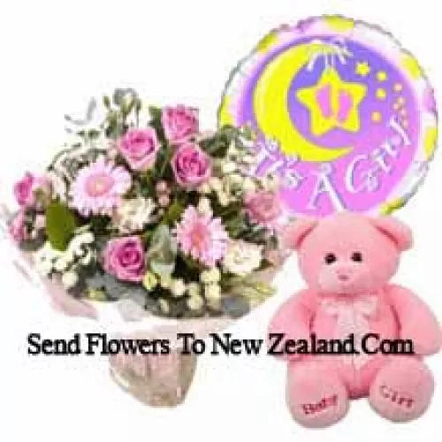Bouquet de fleurs roses assorties, un ours en peluche rose et un ballon de bébé fille